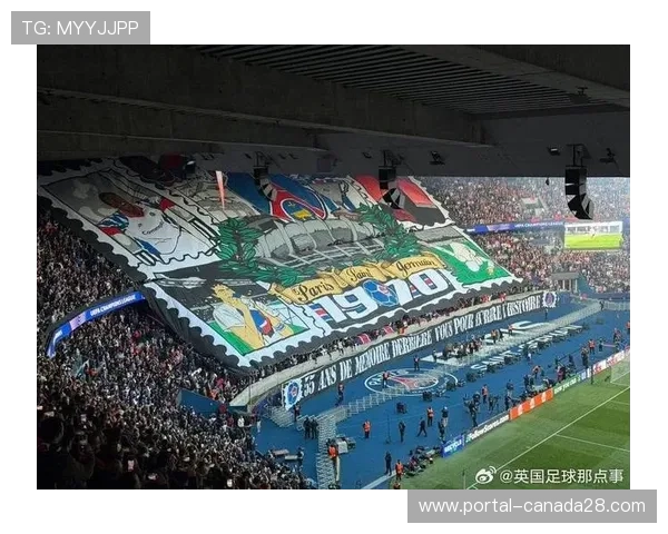 巴黎圣日耳曼德比战更名50周年纪念TIFO亮相。