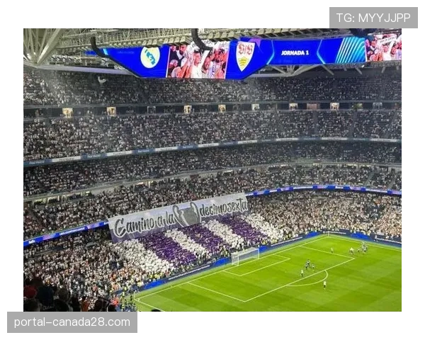 温情时刻:皇马球迷在伯纳乌展示巨型TIFO致敬克罗斯